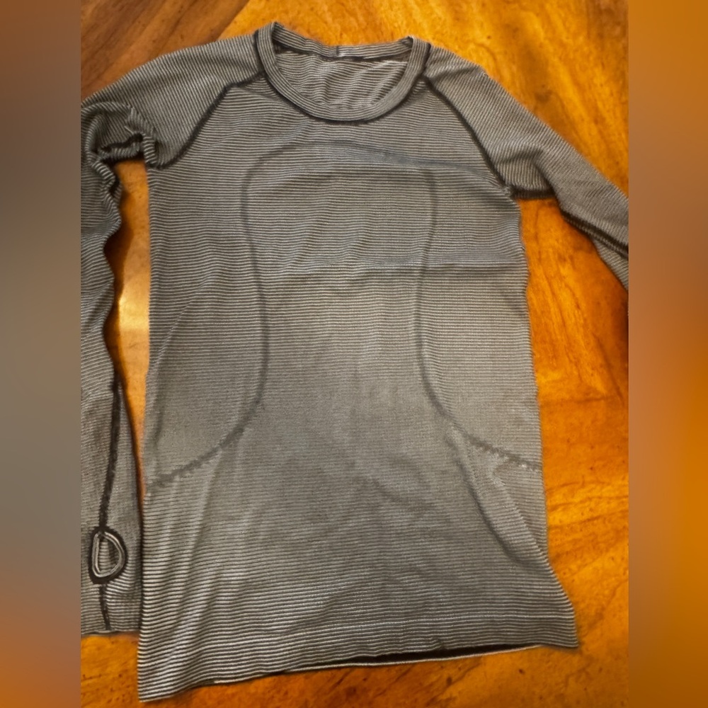 Lululemon long sleeve, size 6